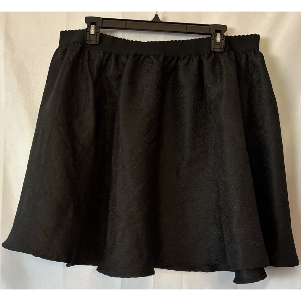 SHEIN Frenchy Black Textured Flared Mini Skirt 2X